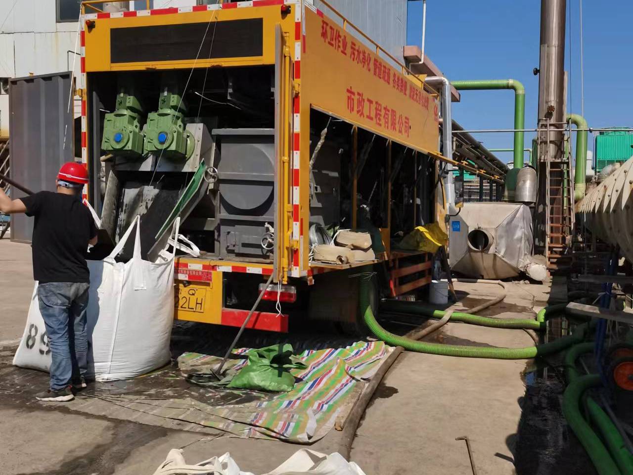 南坤镇淤泥压干处理